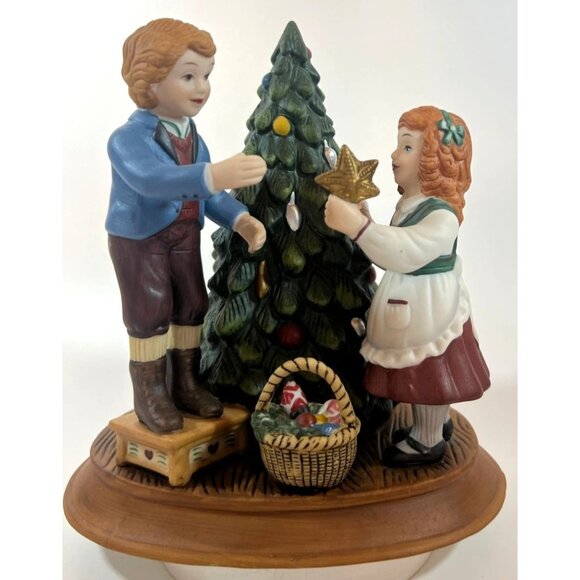 Vtg Avon Christmas '82 Porcelain Figurine +complete box grannycore collectors - Picture 1 of 8